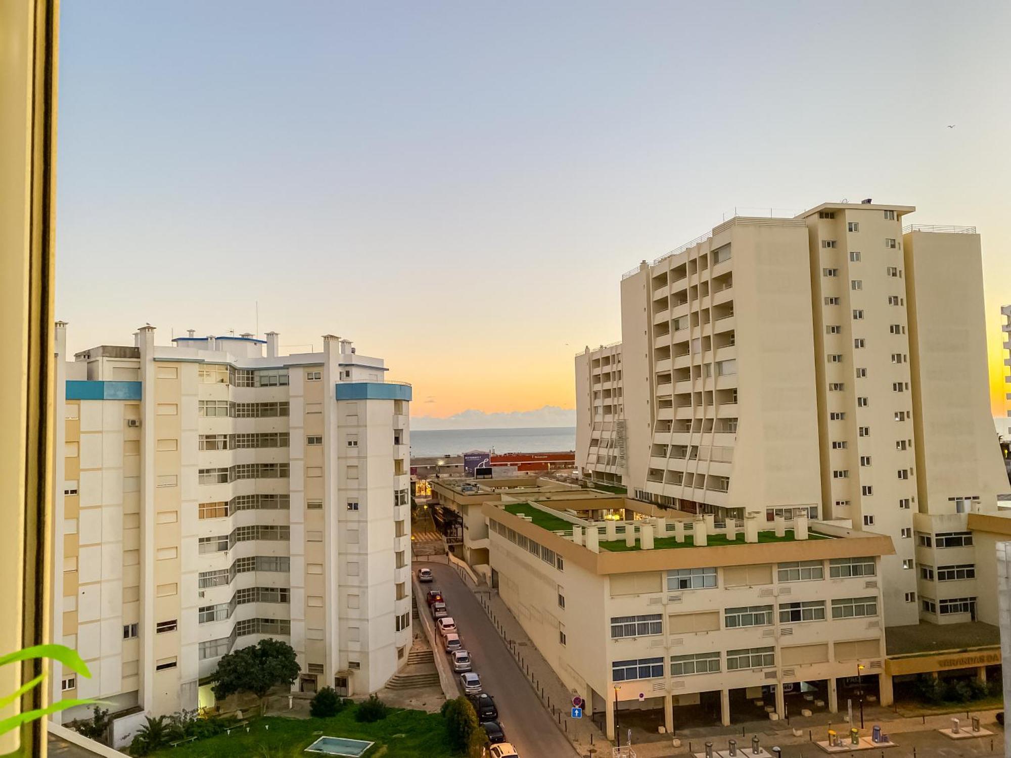 Luxury 2 Min Beach With Balcony, Ocean View, Wifi, Ac, Smarttv Portimão Exteriér fotografie