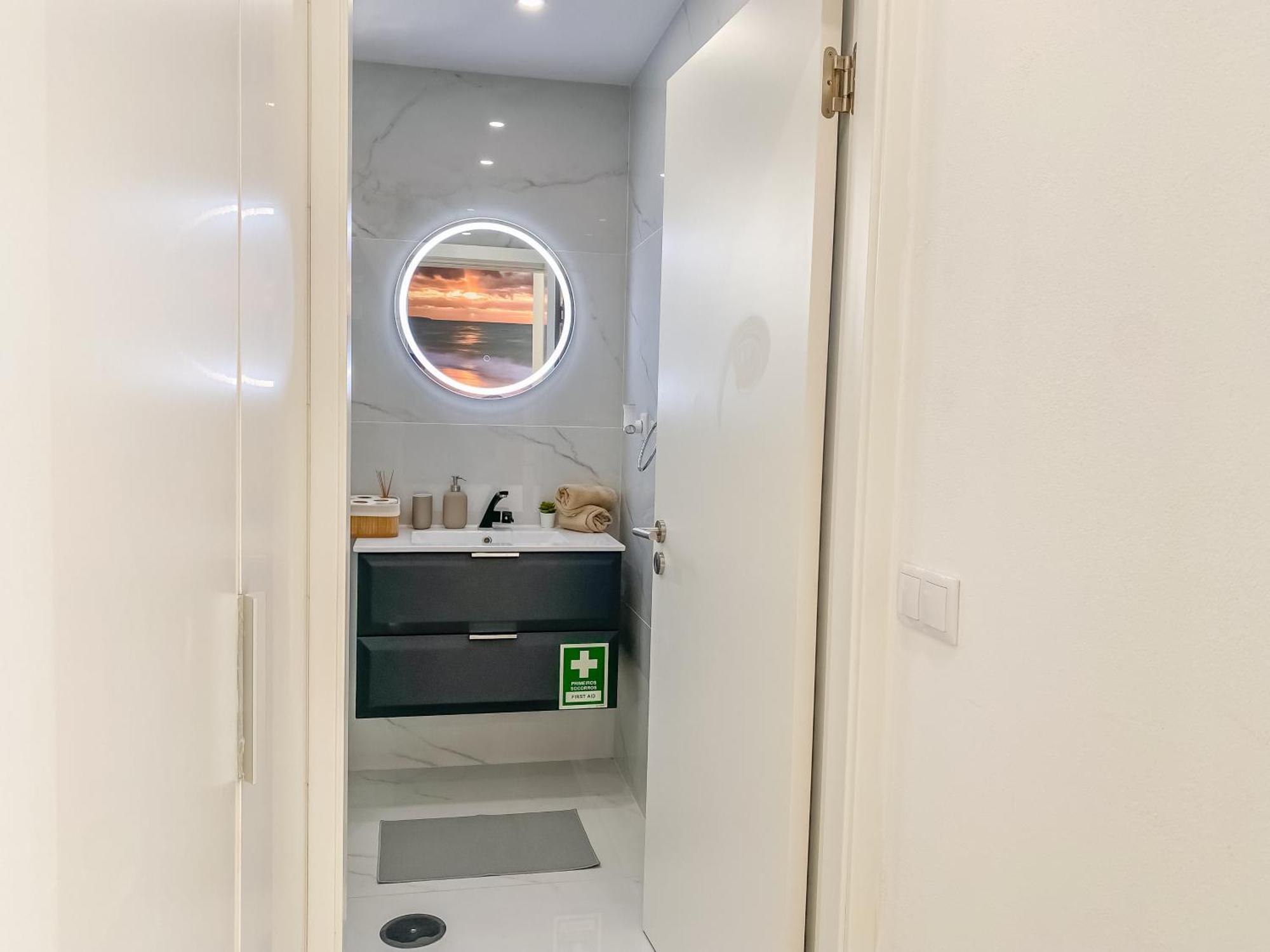 Luxury 2 Min Beach With Balcony, Ocean View, Wifi, Ac, Smarttv Portimão Exteriér fotografie